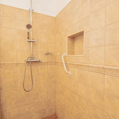 Casa Thea Family With Private Heated Swimm וילה